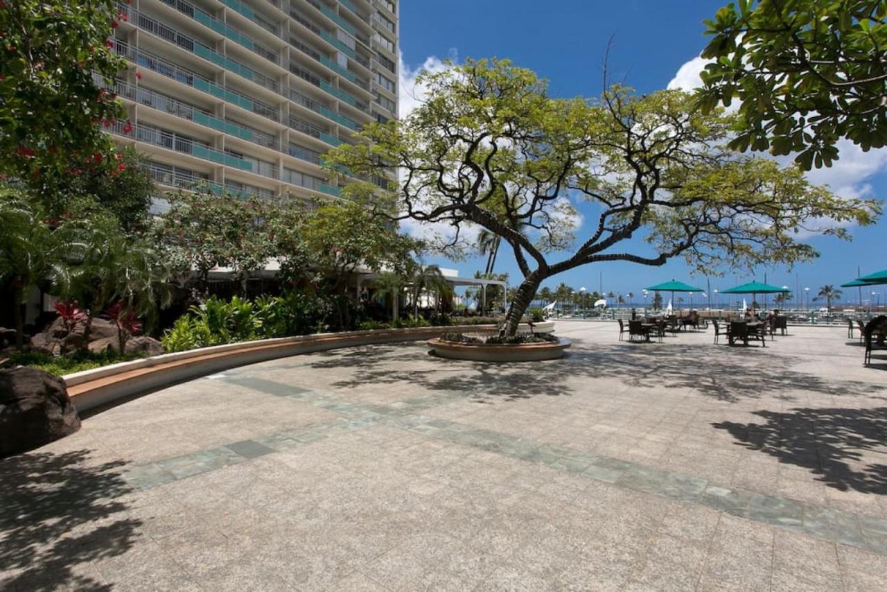 Ilikai Apt 302 - Spacious Studio With Stunning Ocean & Harbor Views 호놀룰루 외부 사진