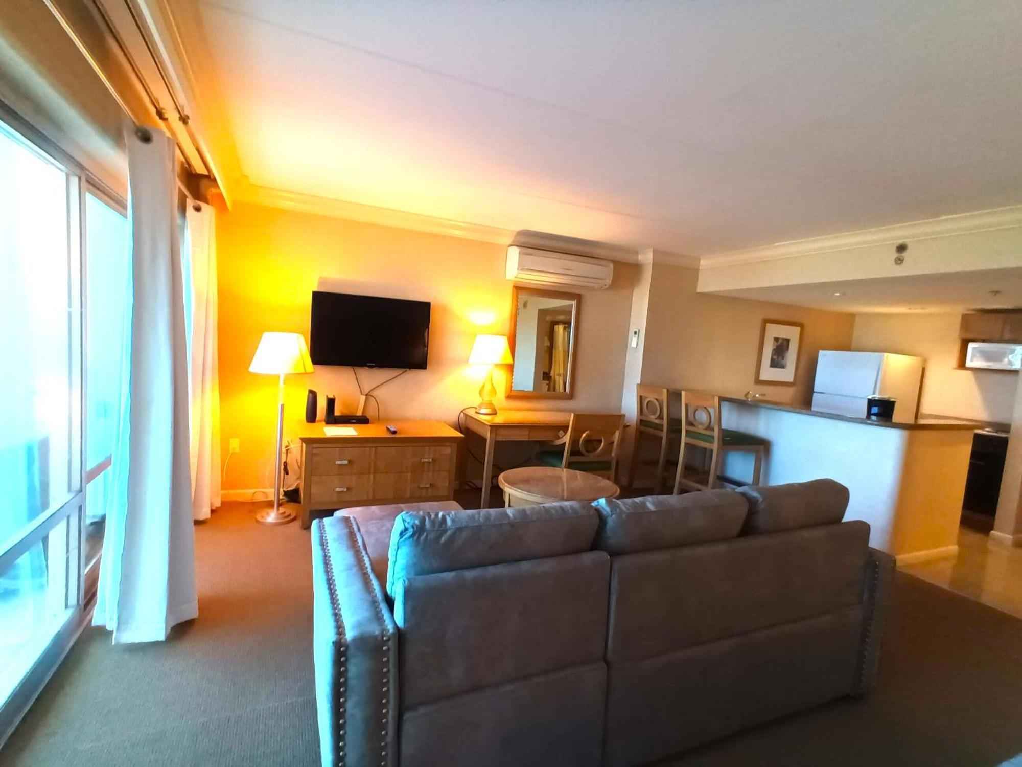 Ilikai Apt 302 - Spacious Studio With Stunning Ocean & Harbor Views 호놀룰루 외부 사진